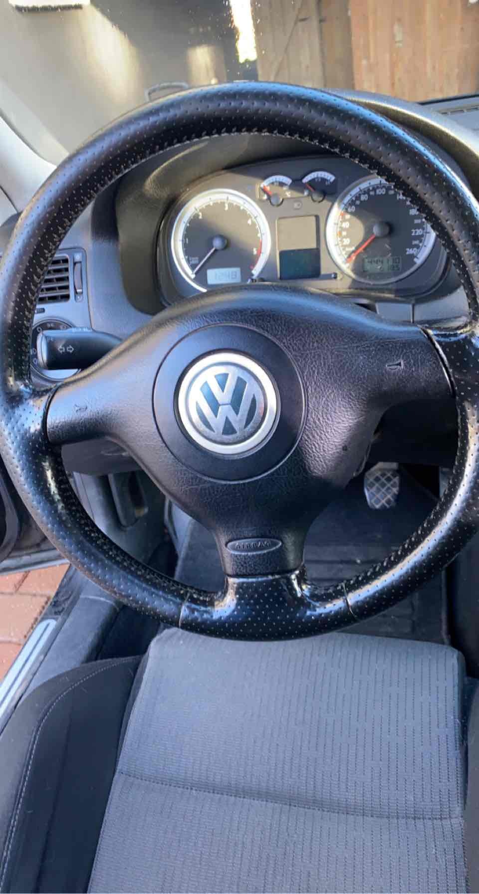 Sort VW Bora fra 2004