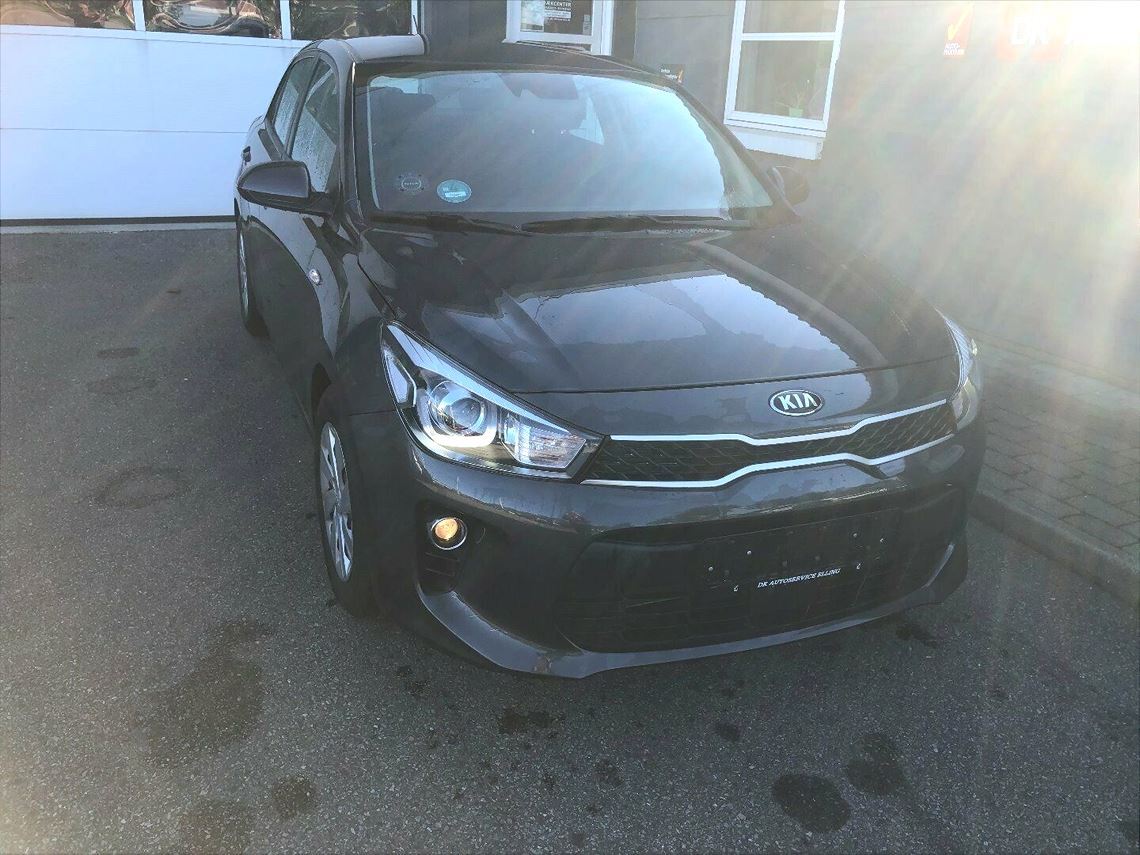 Grå Kia Rio fra 2018