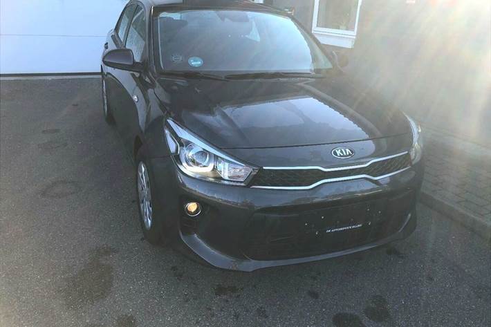 Grå Kia Rio fra 2018