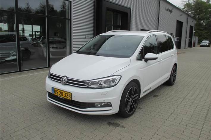 Hvid VW Touran fra 2016
