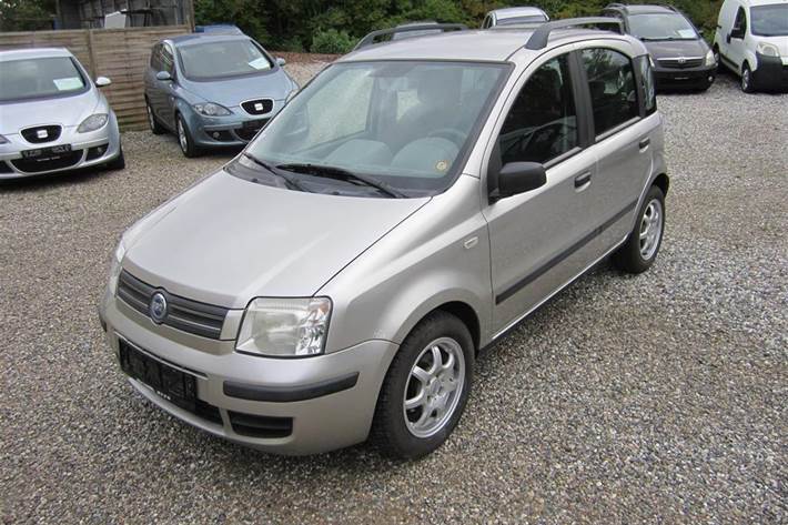 Sølv Fiat Panda fra 2004