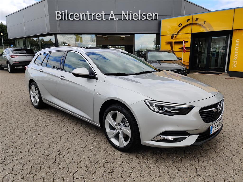 Grå Opel Insignia fra 2020