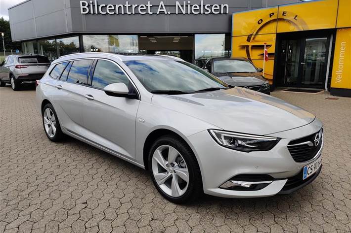 Grå Opel Insignia fra 2020