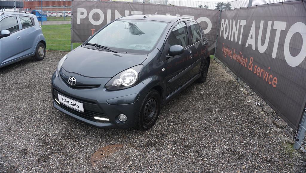 Grå Toyota Aygo fra 2012
