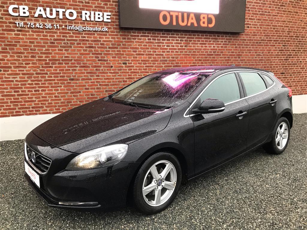 Sort Volvo V40 fra 2015