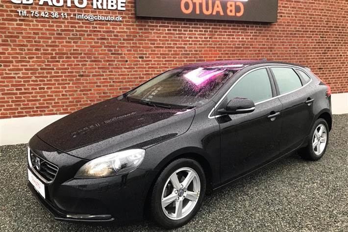 Sort Volvo V40 fra 2015