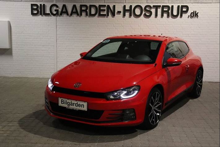 Rød VW Scirocco fra 2015