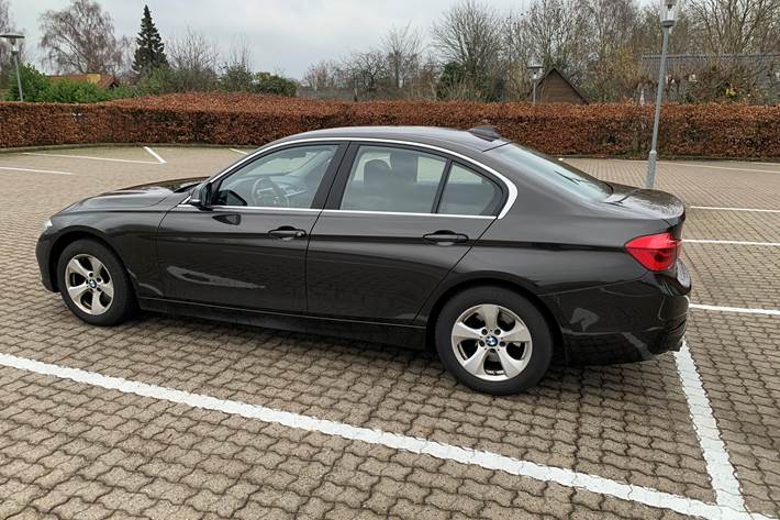 Brun BMW 320d fra 2016