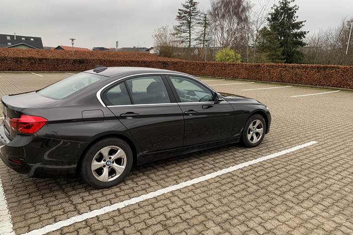 Brun BMW 320d fra 2016