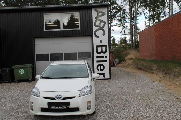 Hvid Toyota Prius fra 2010