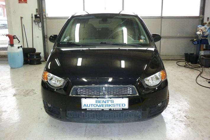 Sort Mitsubishi Colt fra 2012