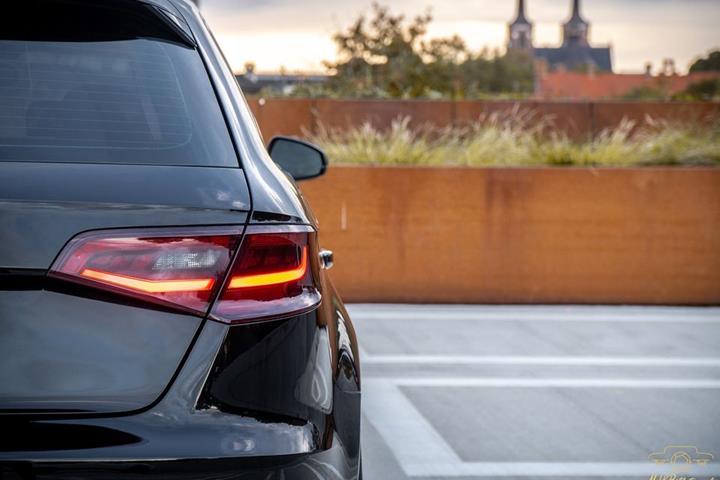 Sort Audi A3 Sportback fra 2014