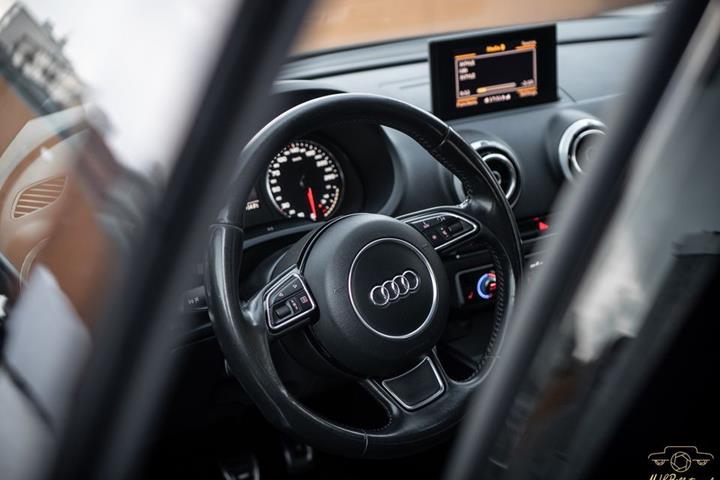 Sort Audi A3 Sportback fra 2014