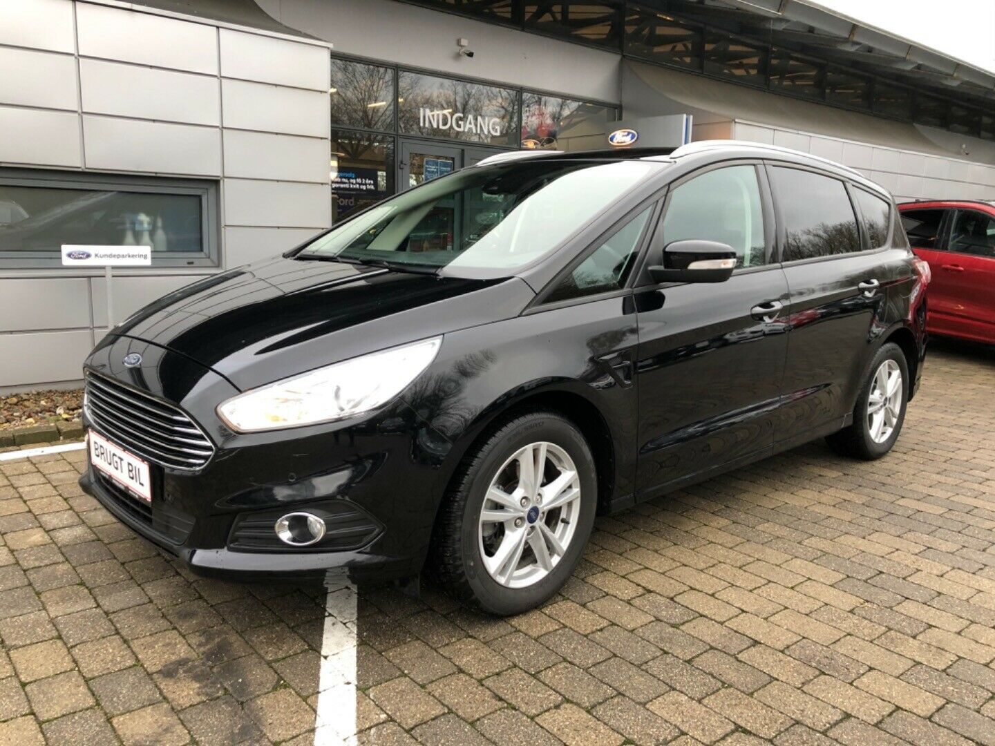 Grå Ford S-MAX fra 2019