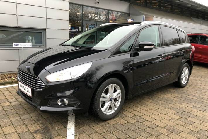 Grå Ford S-MAX fra 2019