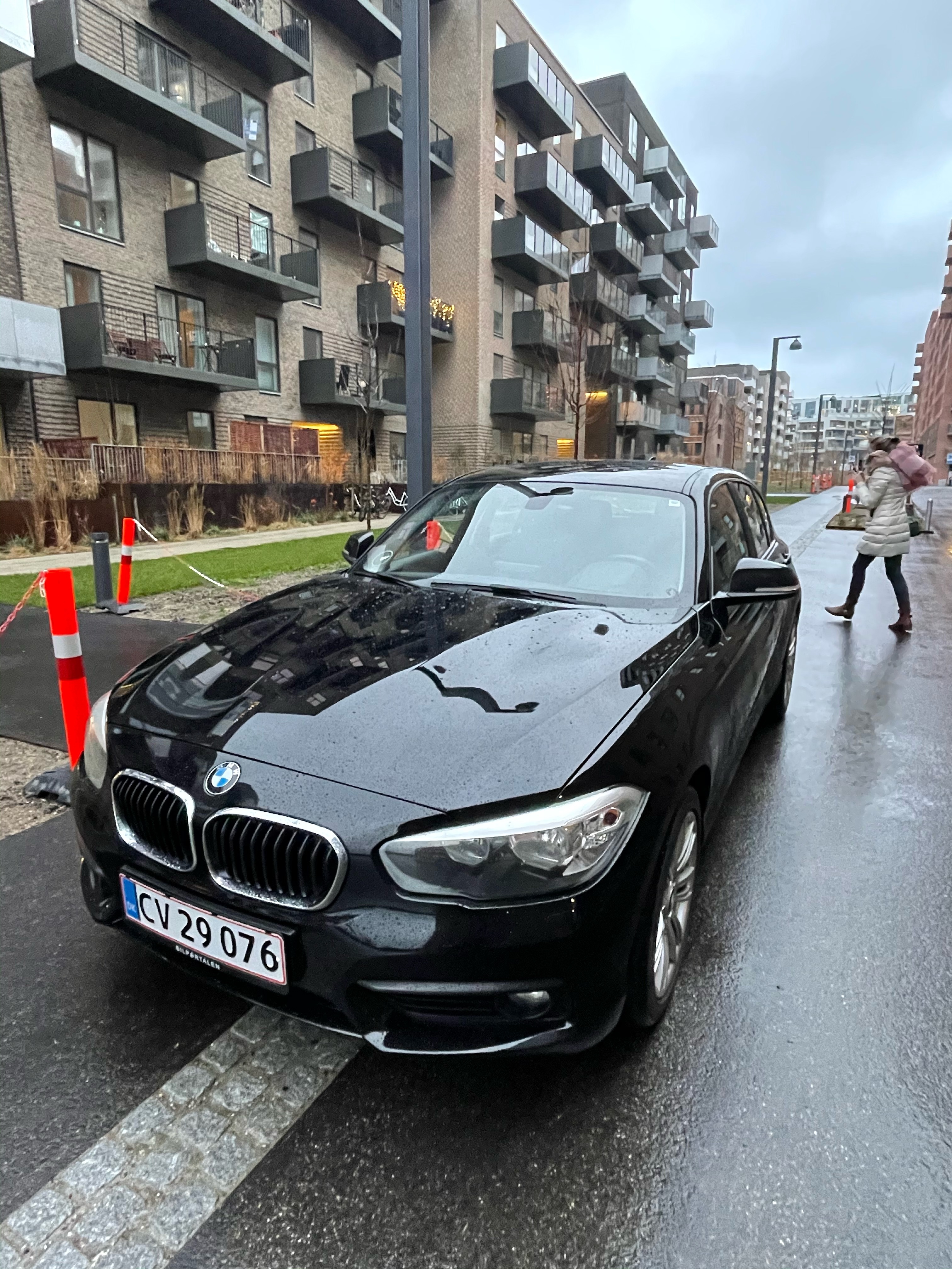 Sort BMW 118d fra 2017