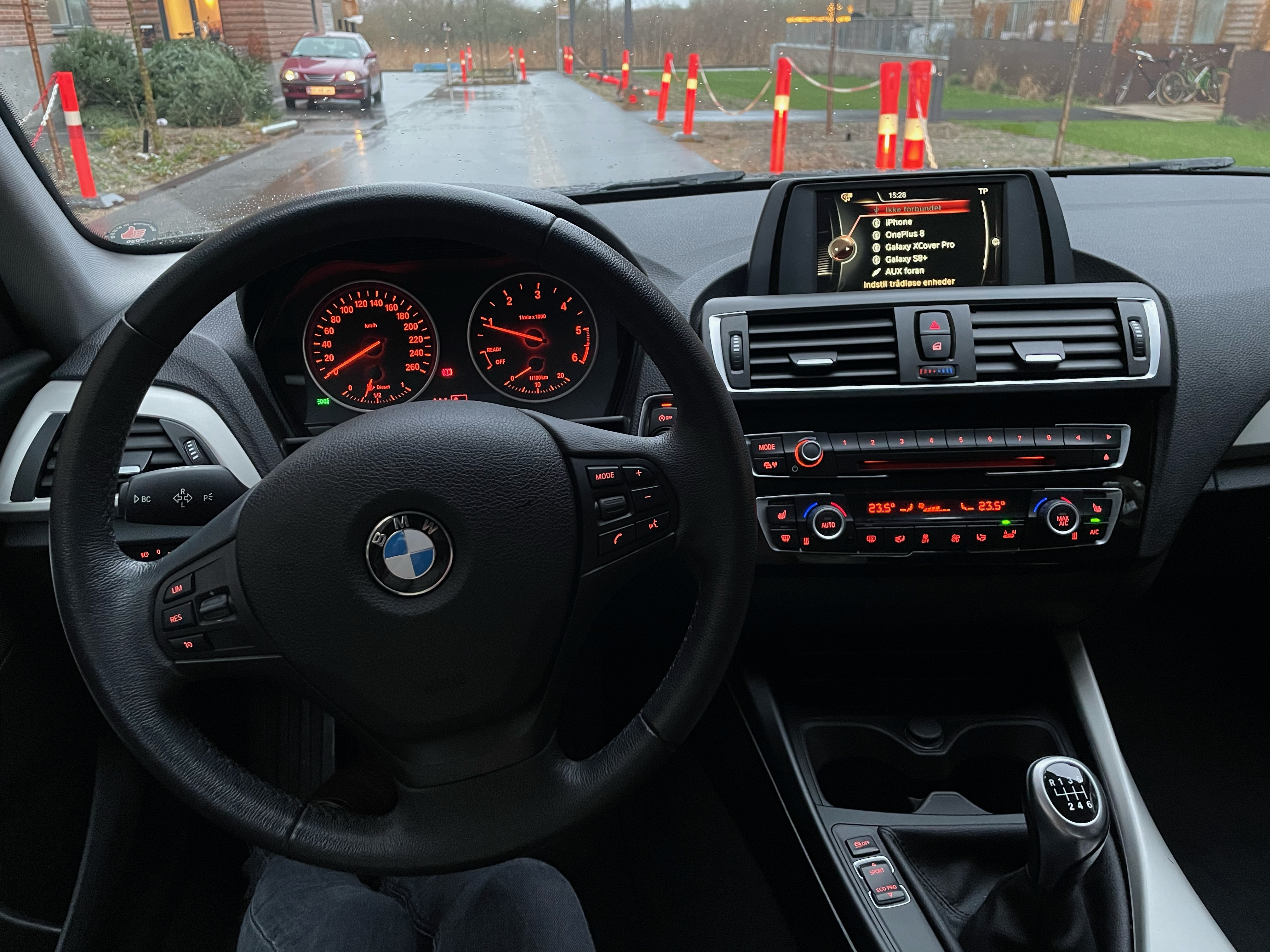 Sort BMW 118d fra 2017