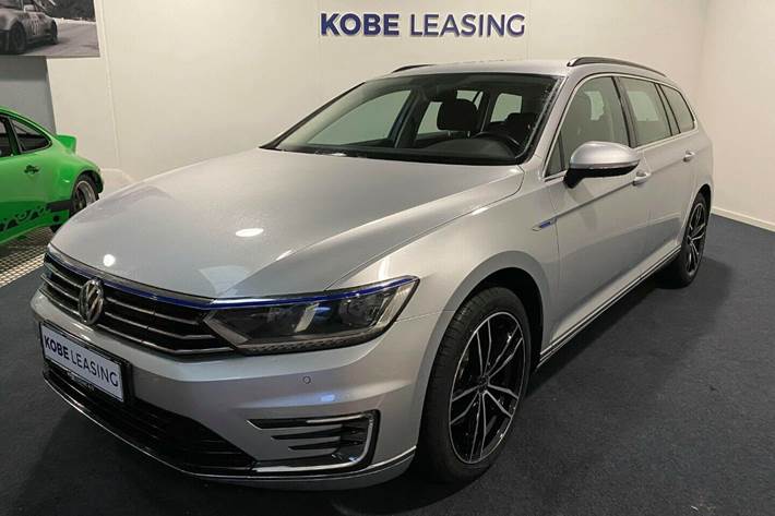 Grå VW Passat fra 2017