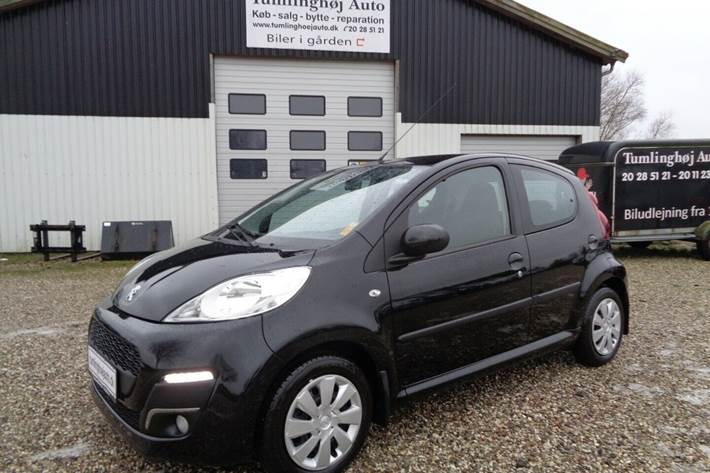 Grå Peugeot 107 fra 2013