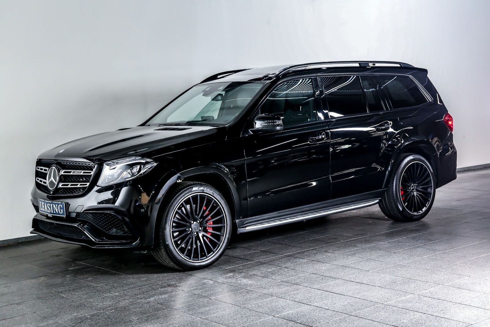 Grå Mercedes GLS63 fra 2017