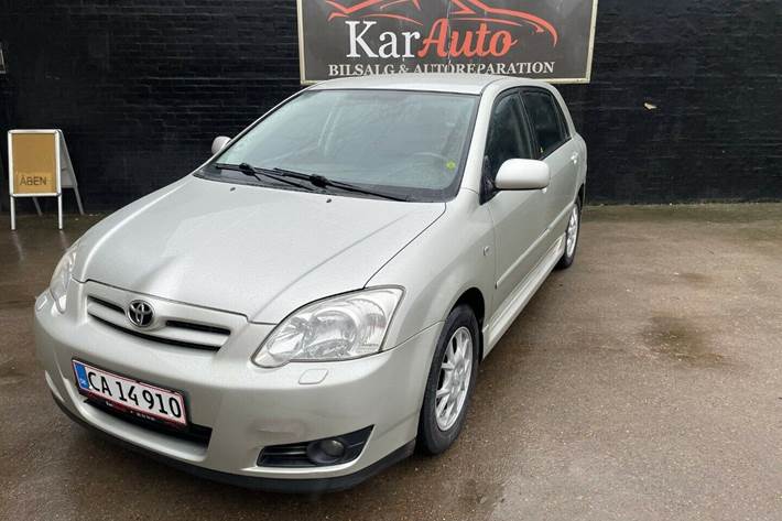 Grøn Toyota Corolla fra 2004