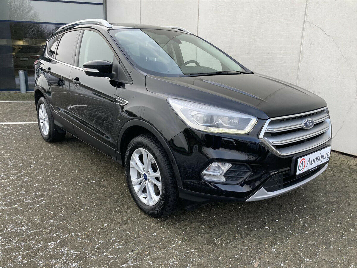Sort Ford Kuga fra 2019