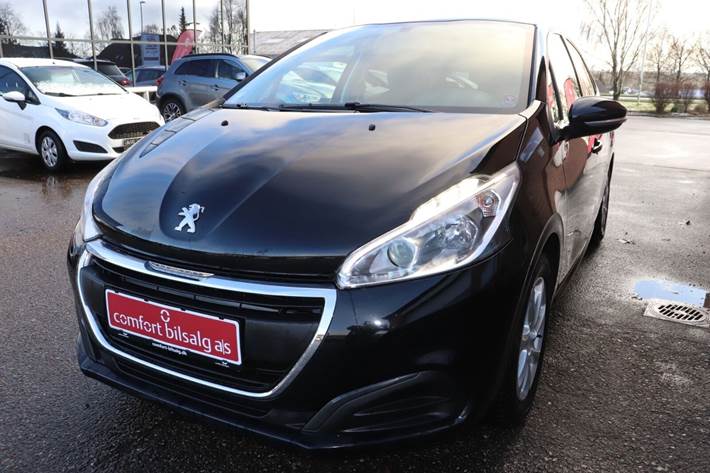 Grå Peugeot 208 fra 2017