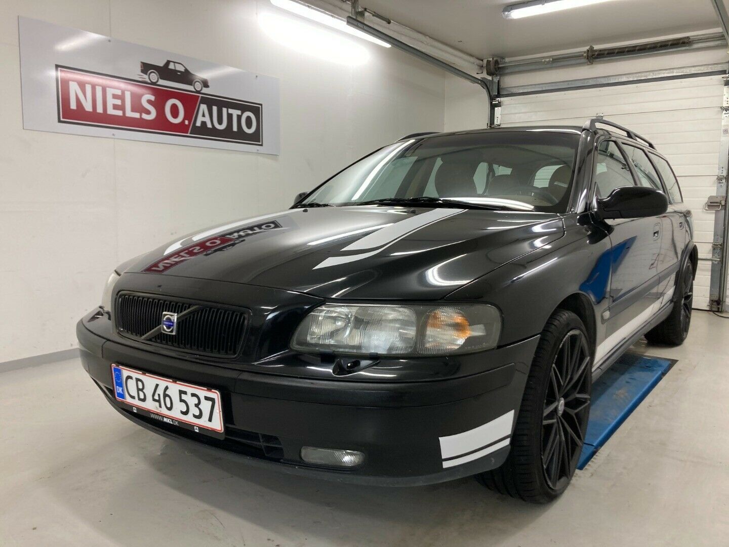 Grå Volvo V70 fra 2000