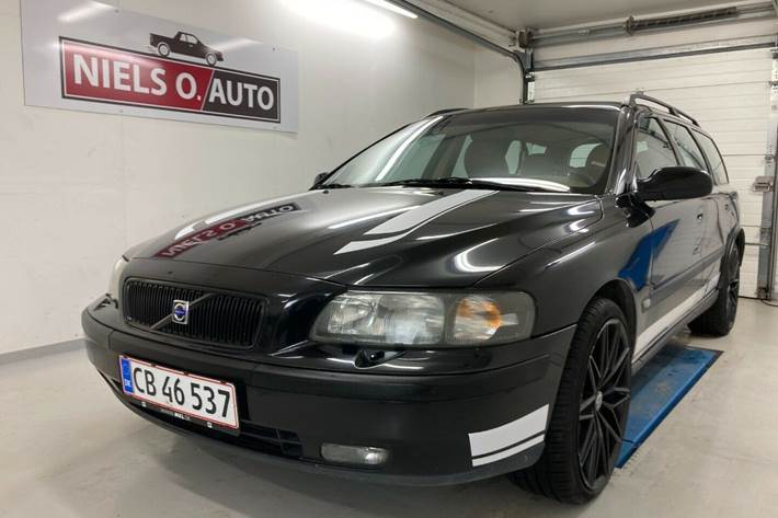 Grå Volvo V70 fra 2000