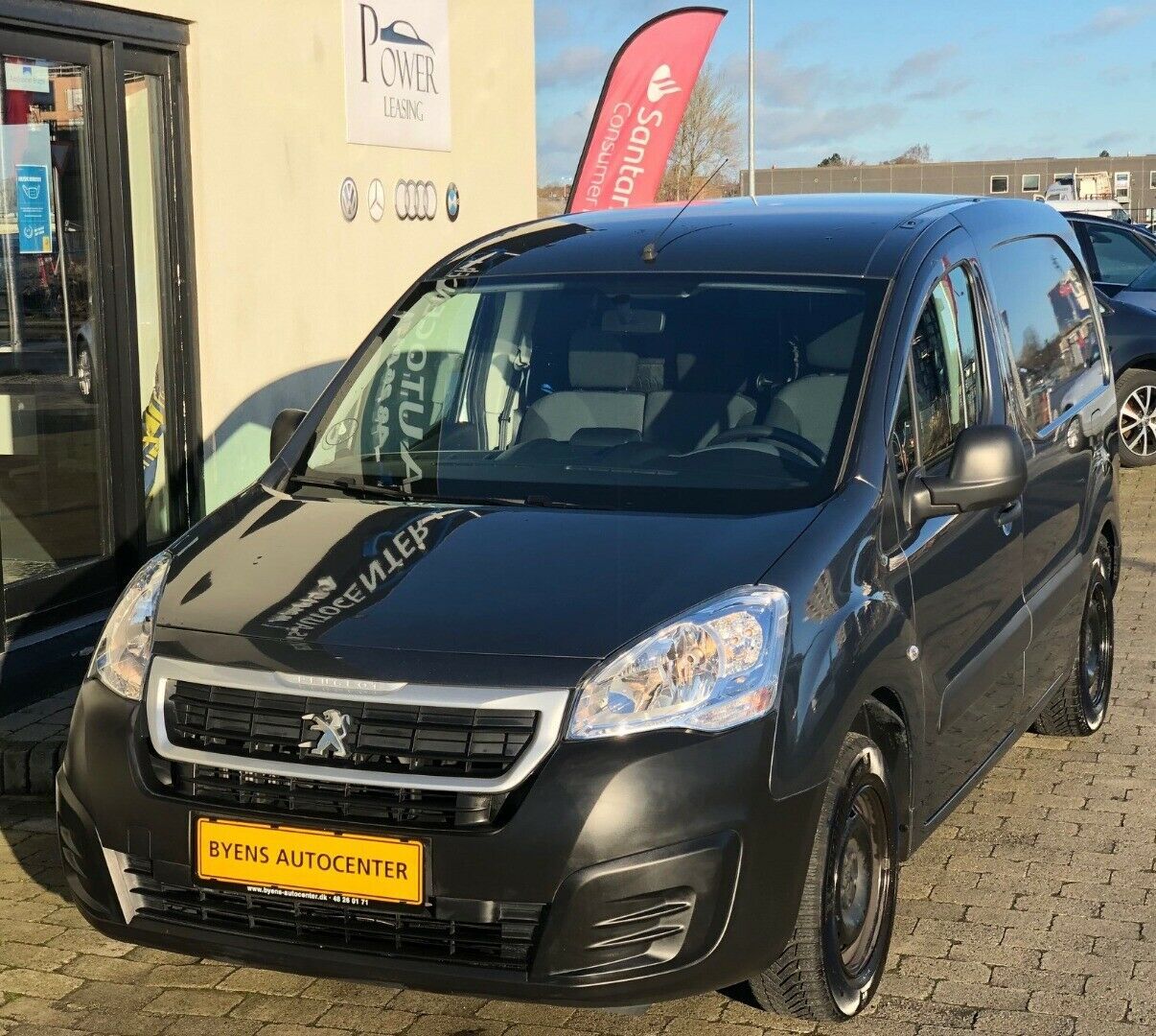 Grå Peugeot Partner fra 2018