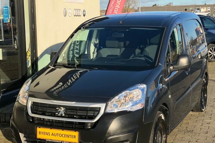 Grå Peugeot Partner fra 2018