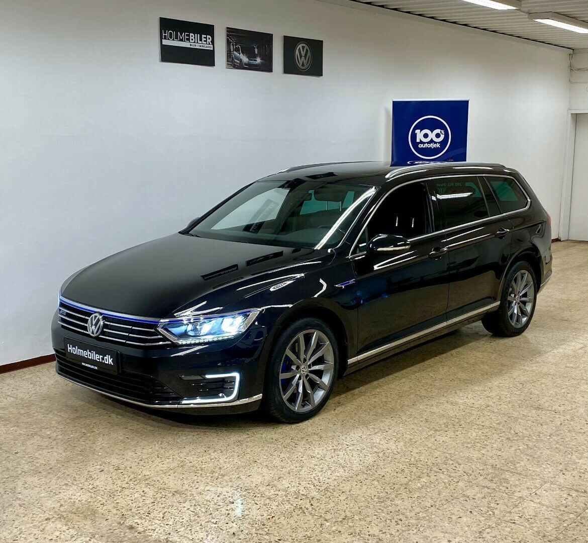 Grå VW Passat fra 2017