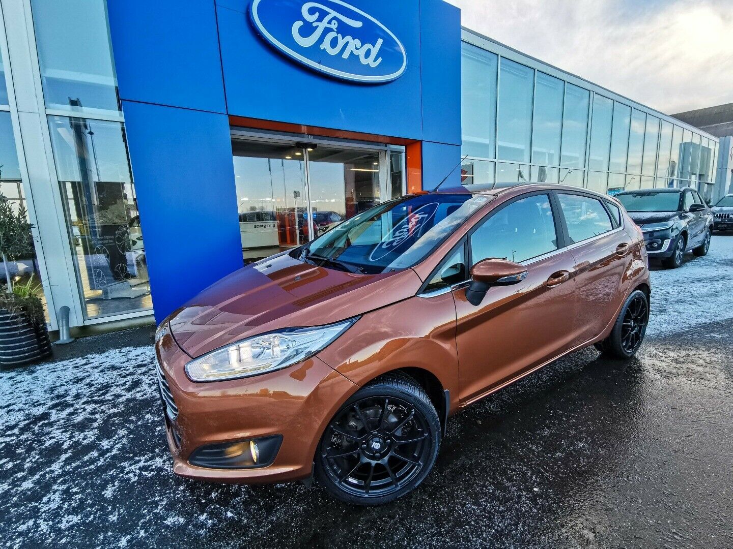 Grå Ford Fiesta fra 2013