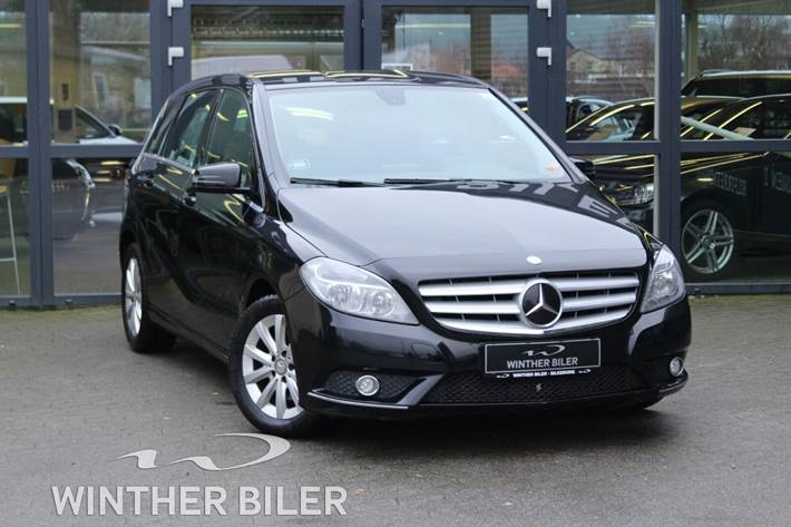 Sort Mercedes B200 fra 2012