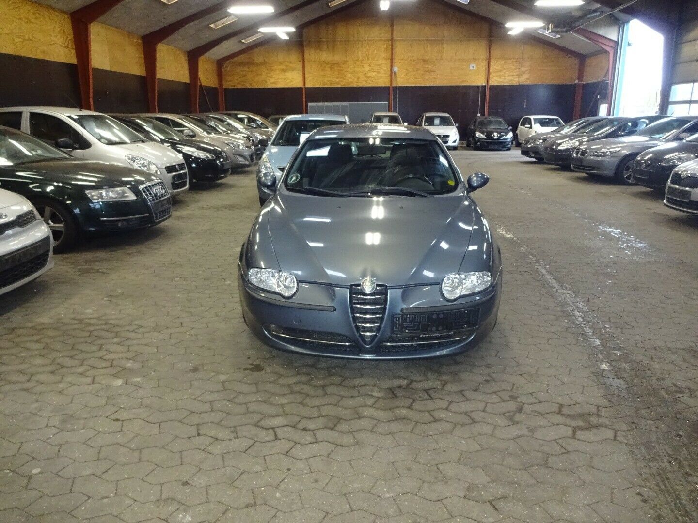 Grå Alfa Romeo 147 fra 2007