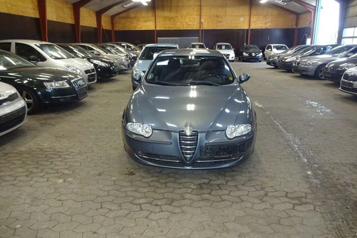 Grå Alfa Romeo 147 fra 2007