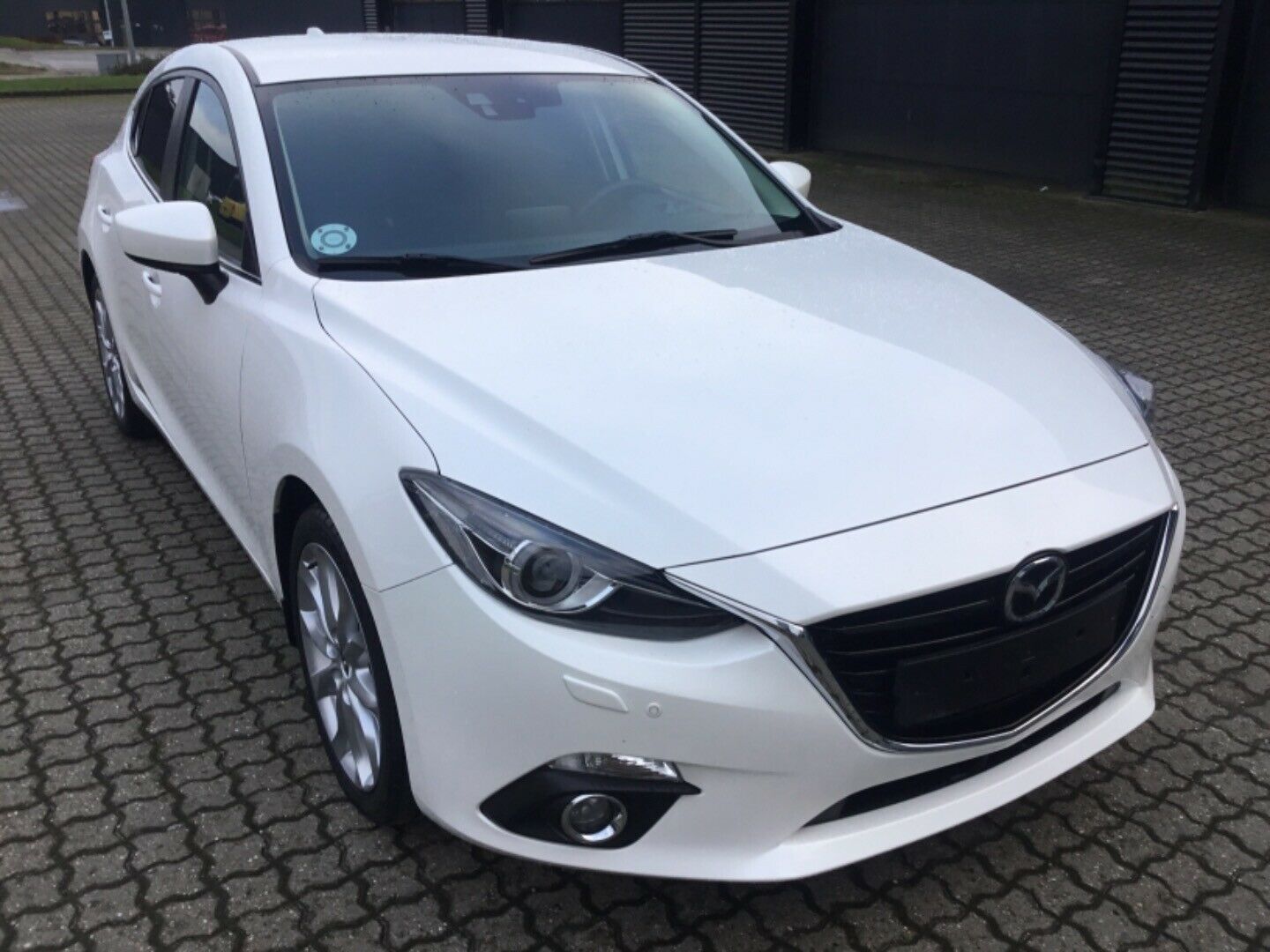 Grå Mazda 3 fra 2014