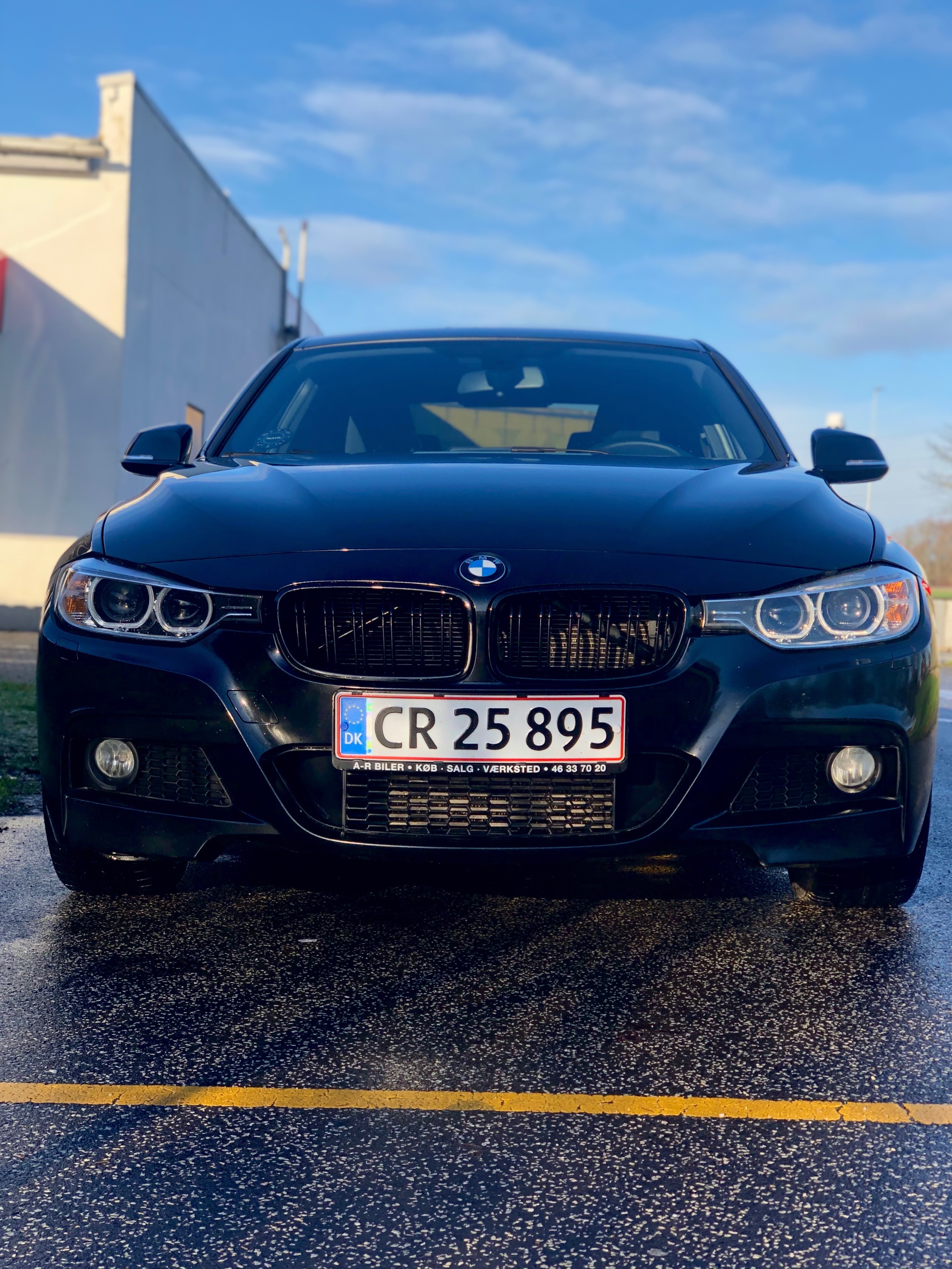 Sort BMW 320 fra 2015