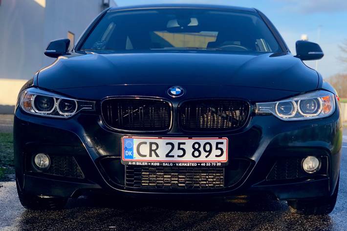 Sort BMW 320 fra 2015