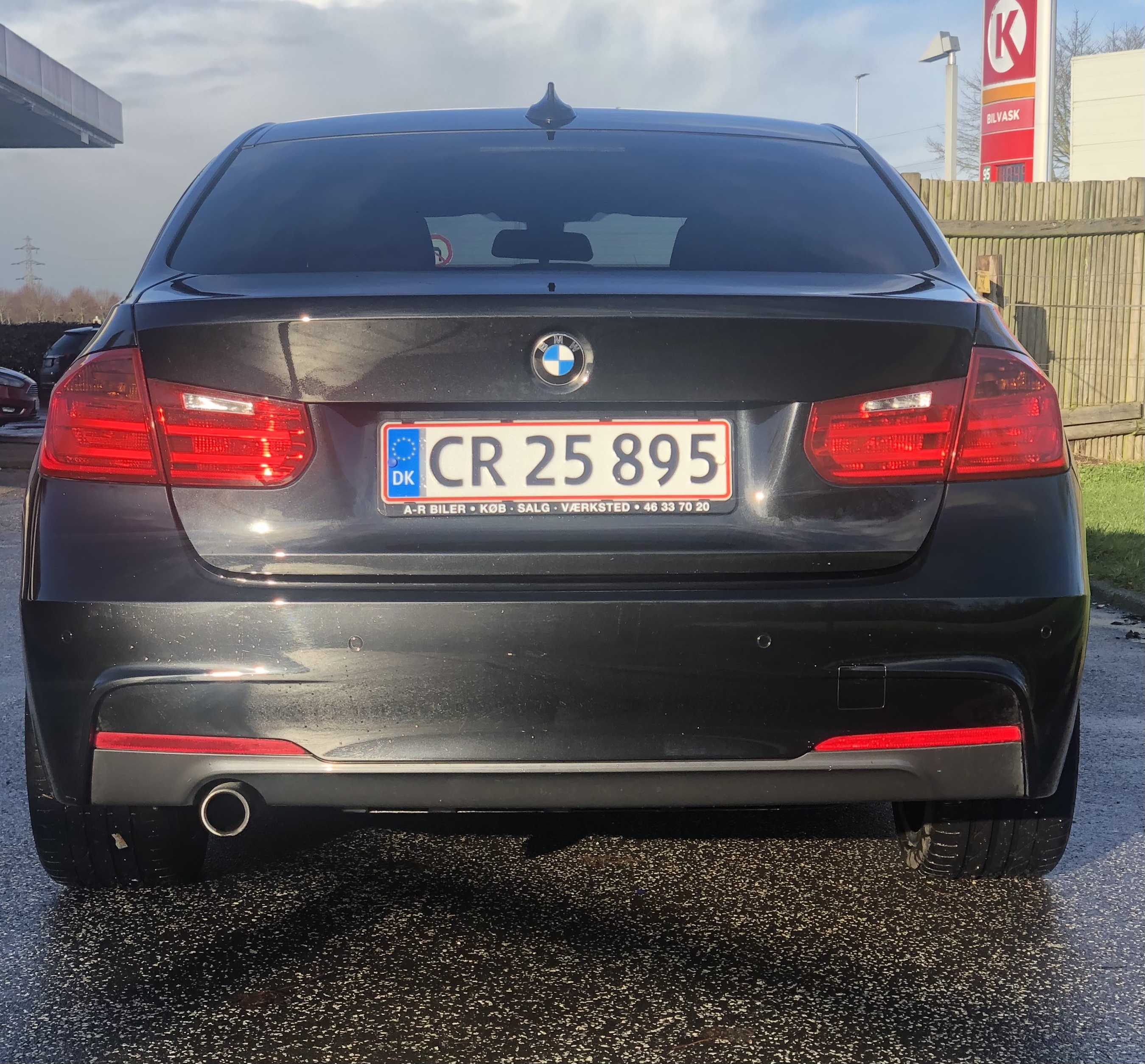Sort BMW 320 fra 2015