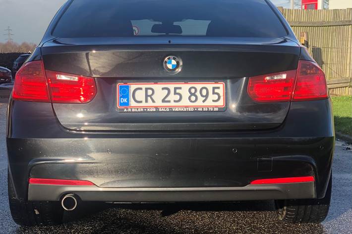 Sort BMW 320 fra 2015