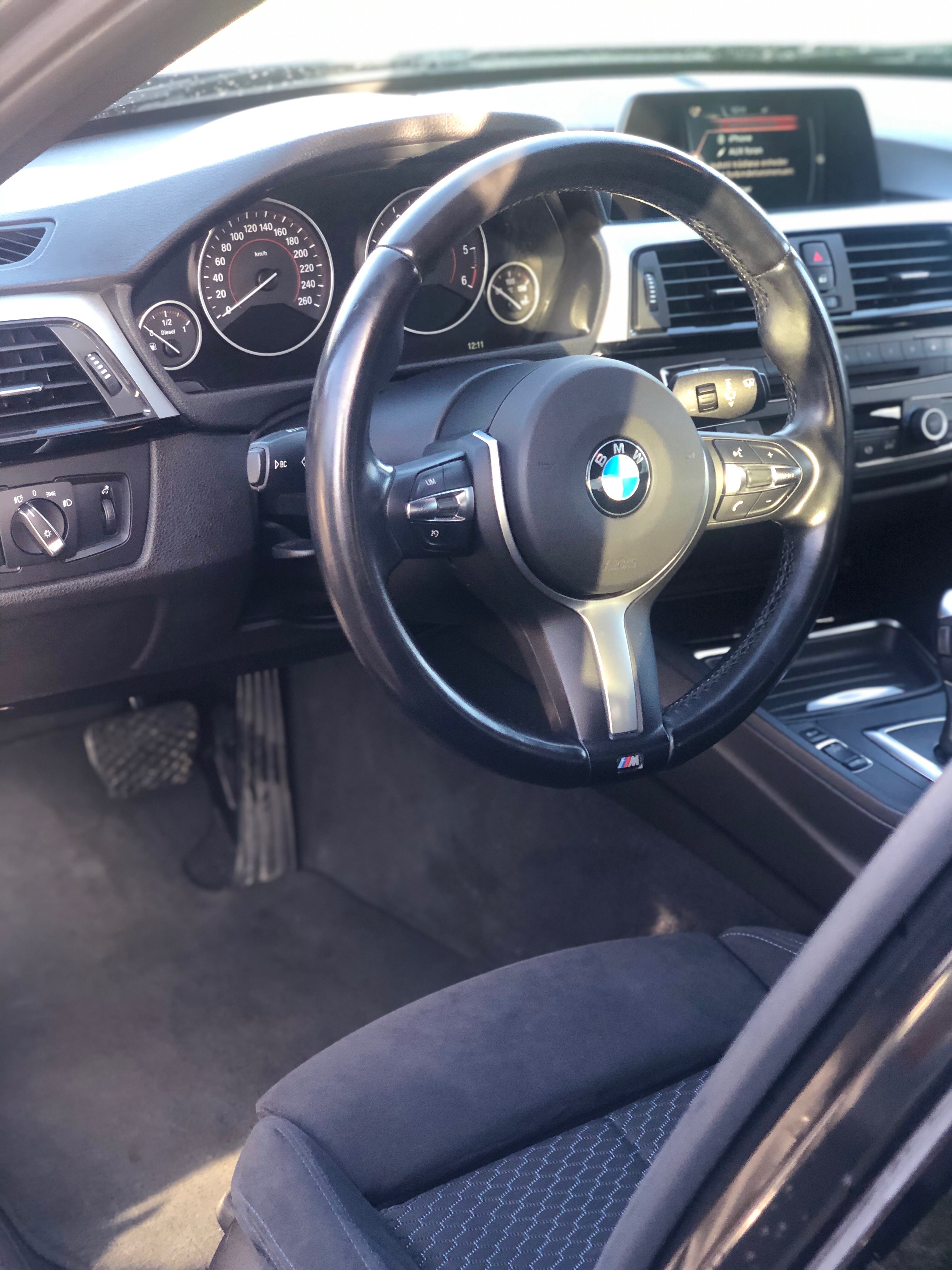 Sort BMW 320 fra 2015