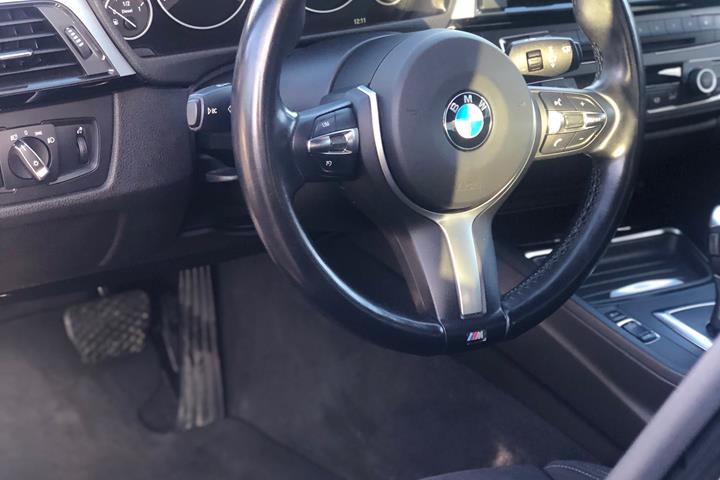 Sort BMW 320 fra 2015