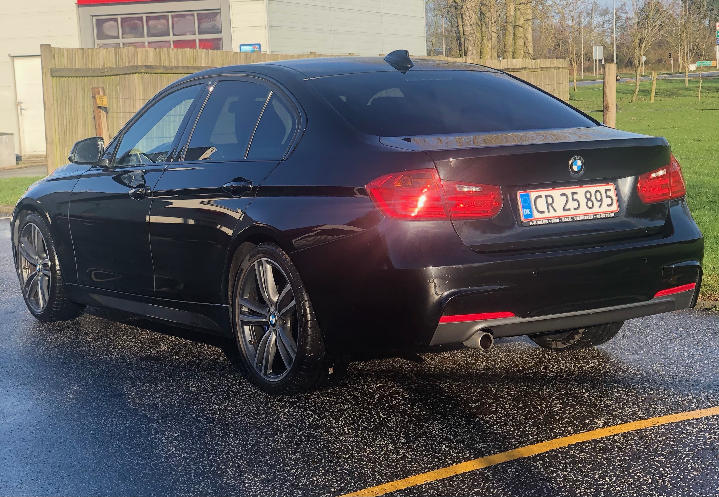 Sort BMW 320 fra 2015