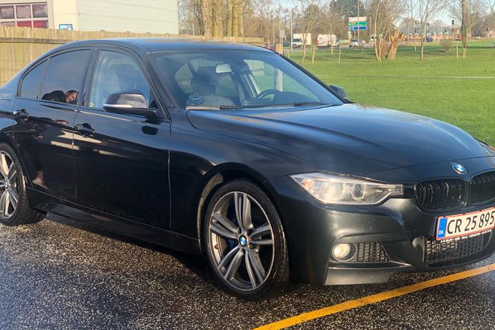 Sort BMW 320 fra 2015