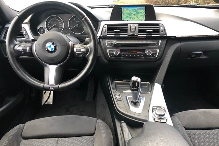Sort BMW 320 fra 2015