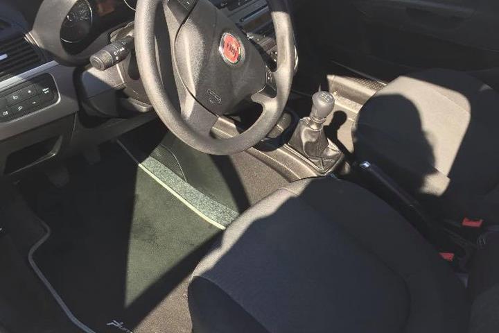 Hvid Fiat Punto fra 2012