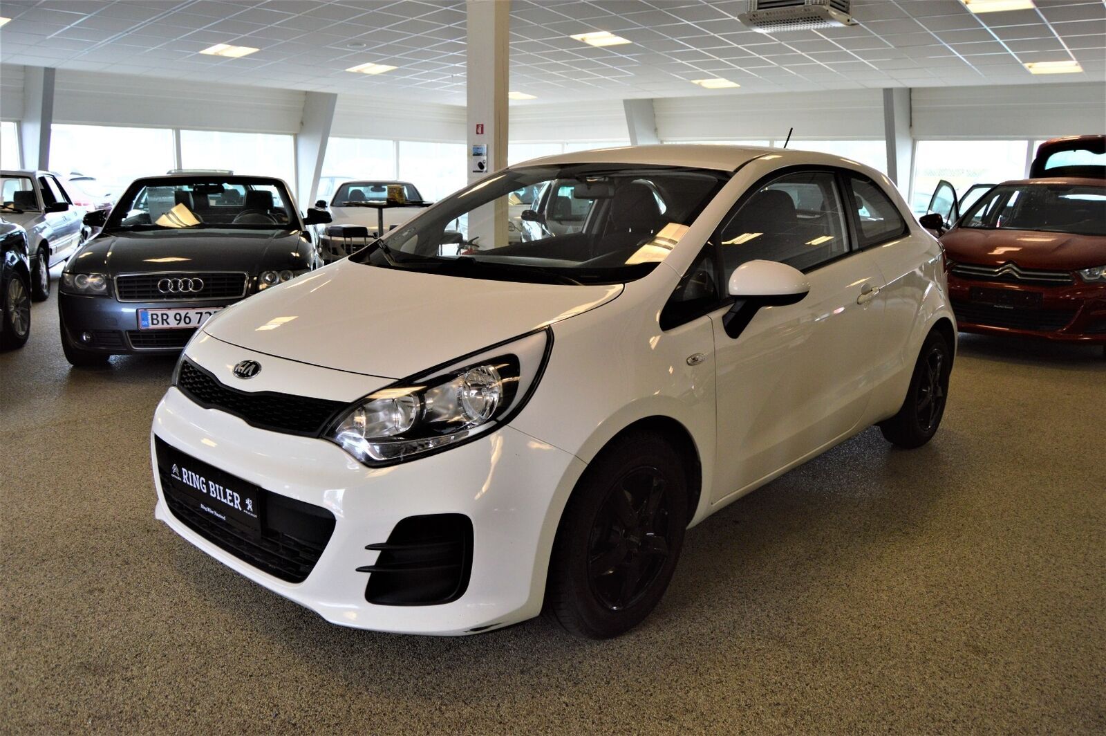 Hvid Kia Rio fra 2015