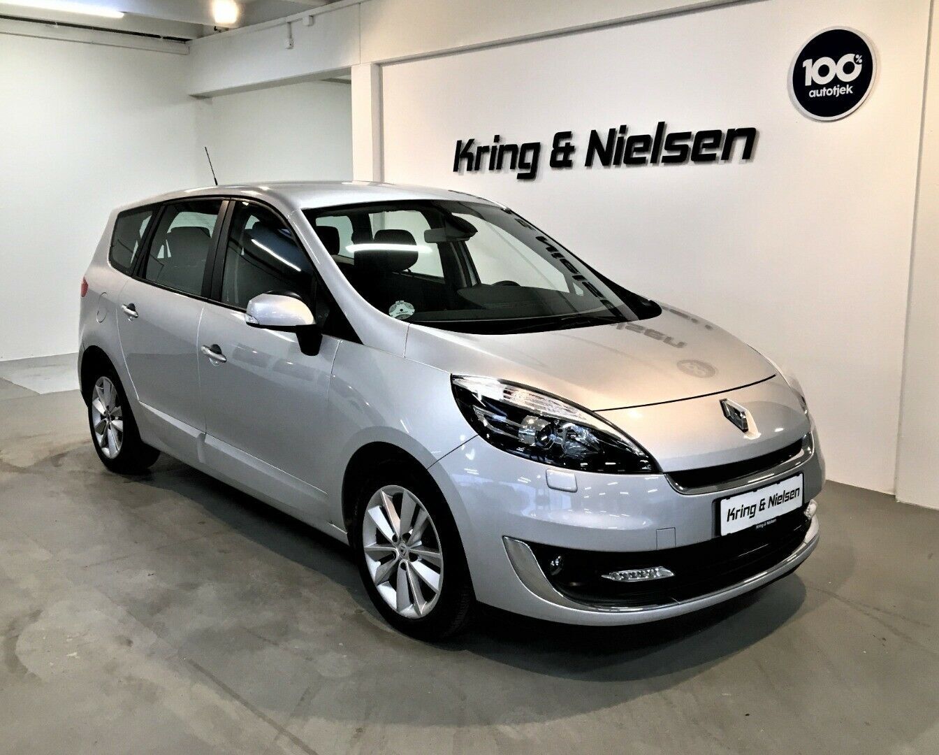 Grå Renault Grand Scenic III fra 2012