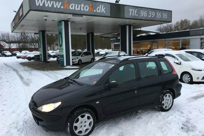 Grå Peugeot 206 fra 2004
